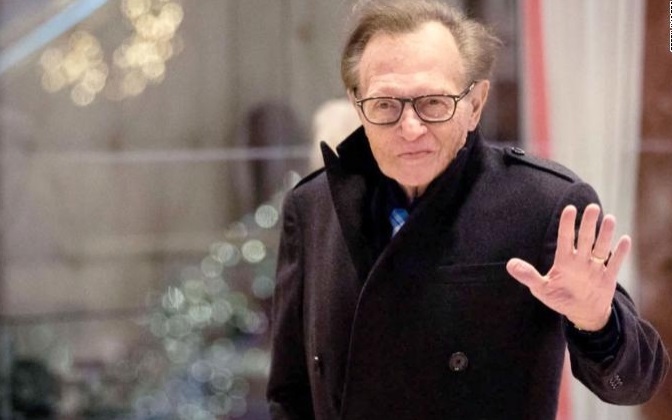 MC truyền hình huyền thoại Larry King của Mỹ nhập viện do Covid-19